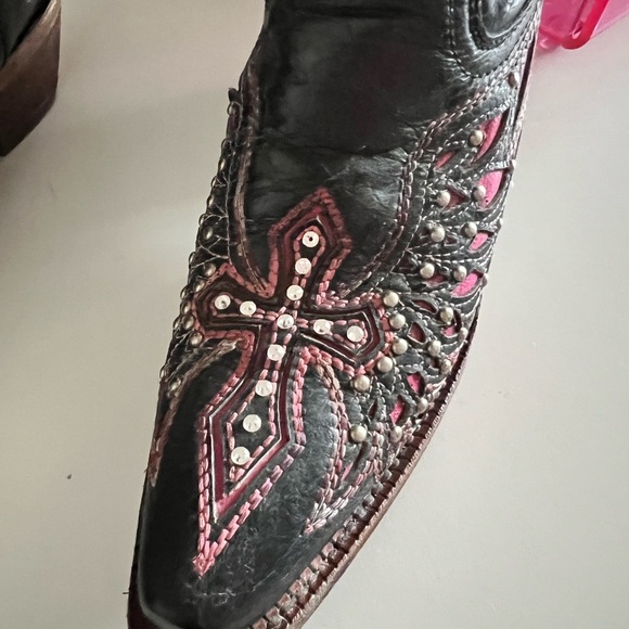 Corral Black and Pink Heeled Boots with Ornate Design - Picture 3 of 10